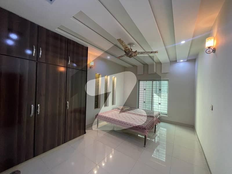 ماڈل ٹاؤن ۔ بلاک ای ماڈل ٹاؤن لاہور میں 5 کمروں کا 2 کنال مکان 12.5 کروڑ میں برائے فروخت۔