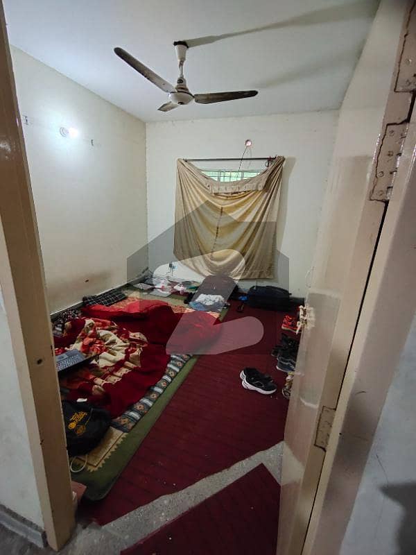 لیبر کالونی - بلاک اے لیبر کالونی لاہور میں 2 کمروں کا 3 مرلہ فلیٹ 25 ہزار میں کرایہ پر دستیاب ہے۔
