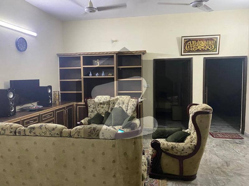 ماڈل ٹاؤن ۔ بلاک ڈی ماڈل ٹاؤن لاہور میں 3 کمروں کا 15 مرلہ مکان 85 ہزار میں کرایہ پر دستیاب ہے۔