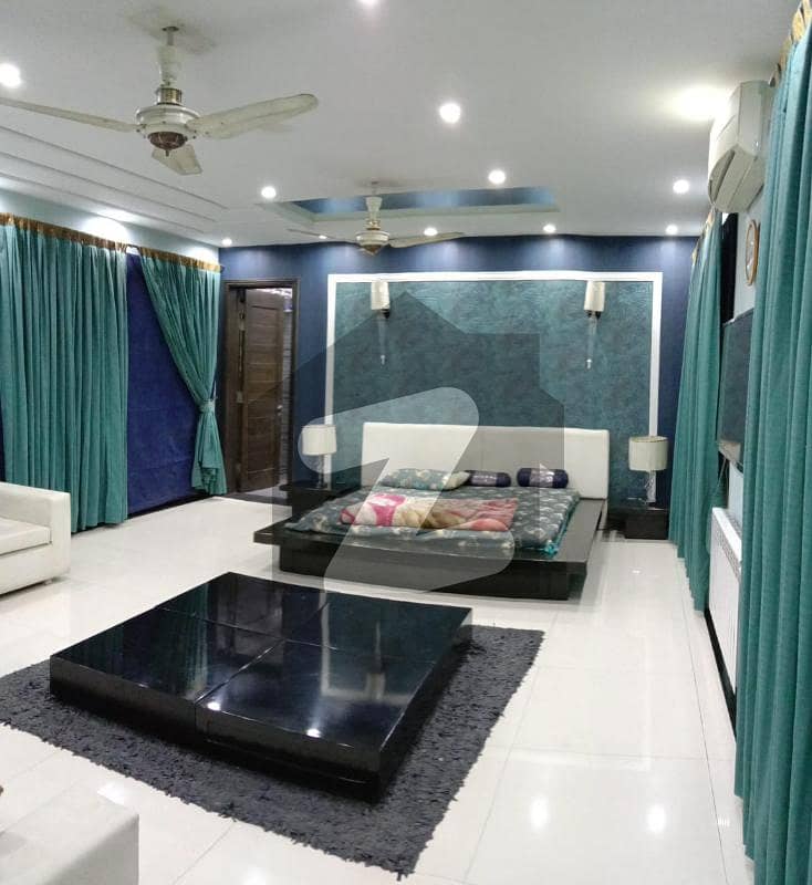 ڈی ایچ اے فیز 2 - بلاک ٹی فیز 2 ڈیفنس (ڈی ایچ اے) لاہور میں 5 کمروں کا 1 کنال مکان 4.55 کروڑ میں برائے فروخت۔