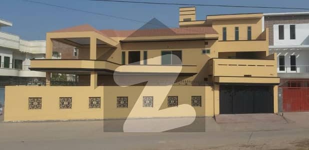عباسیہ ٹاؤن رحیم یار خان میں 7 کمروں کا 12 مرلہ مکان 3.45 کروڑ میں برائے فروخت۔