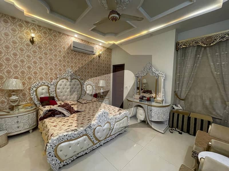 ماڈل ٹاؤن ۔ بلاک ای ماڈل ٹاؤن لاہور میں 5 کمروں کا 1 کنال مکان 13 کروڑ میں برائے فروخت۔