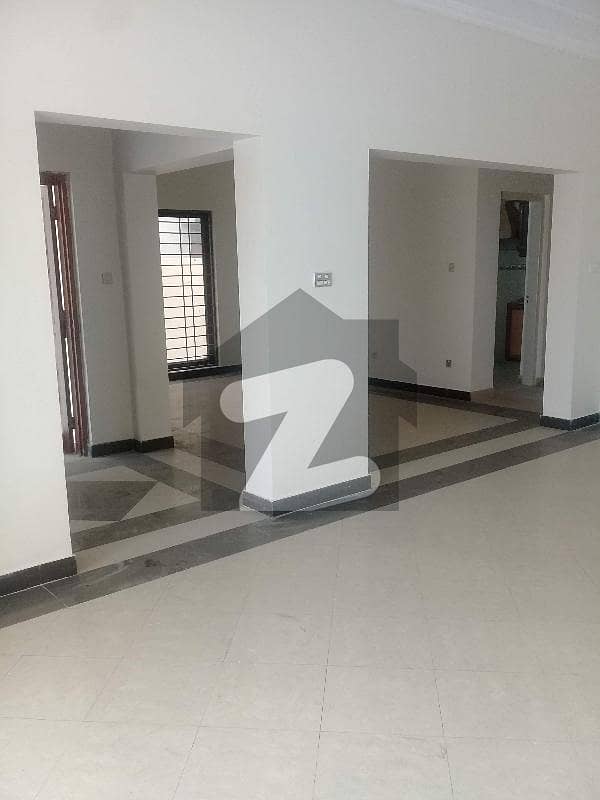 پنجاب گورنمنٹ سرونٹ ہاؤسنگ فاؤنڈیشن لاہور میں 4 کمروں کا 10 مرلہ مکان 2 کروڑ میں برائے فروخت۔