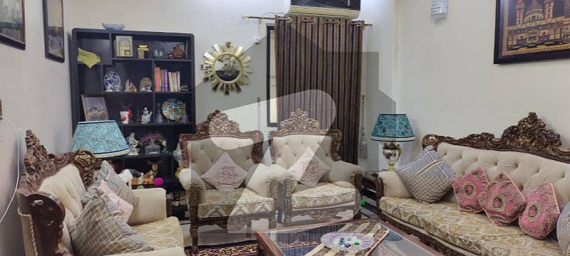 کلفٹن ۔ بلاک 1 کلفٹن کراچی میں 3 کمروں کا 8 مرلہ فلیٹ 1.85 کروڑ میں برائے فروخت۔