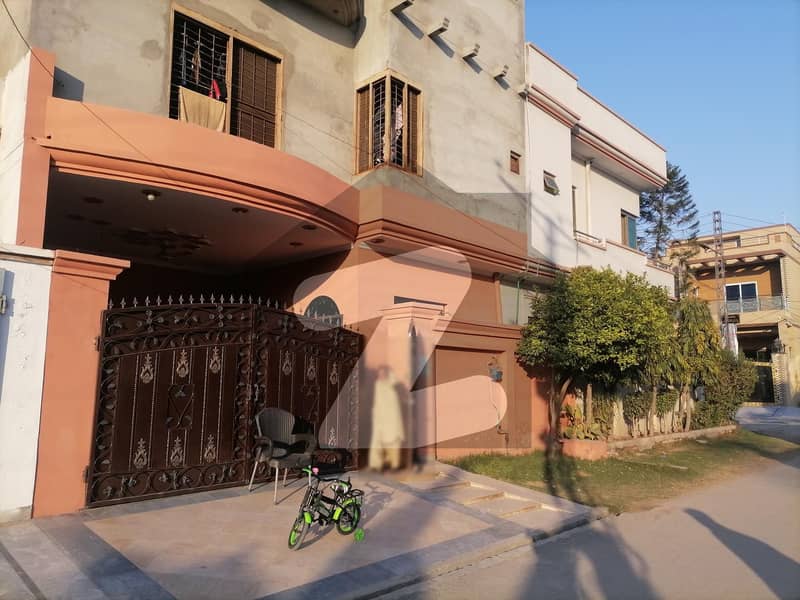 مرغزار آفیسرز کالونی لاہور میں 6 کمروں کا 6 مرلہ مکان 1.65 کروڑ میں برائے فروخت۔