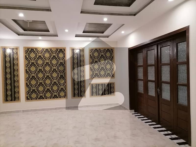 نشیمنِ اقبال فیز 2 نشیمنِ اقبال لاہور میں 6 کمروں کا 1.1 کنال مکان 4.25 کروڑ میں برائے فروخت۔