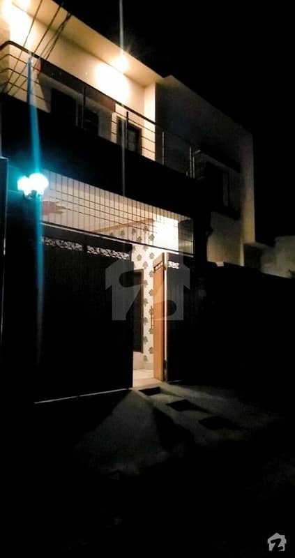 ملت ٹاؤن فیصل آباد میں 6 کمروں کا 7 مرلہ مکان 1.3 کروڑ میں برائے فروخت۔