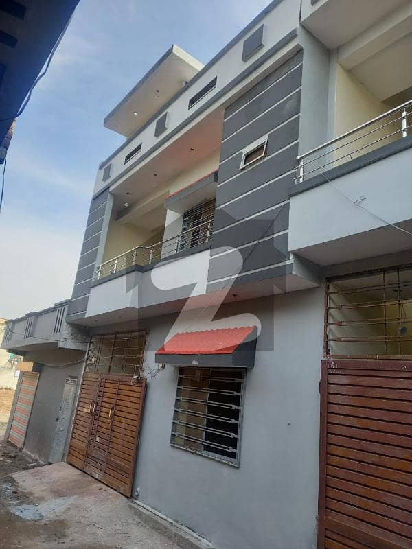 رزاق ٹاؤن چکراروڈ راولپنڈی میں 6 کمروں کا 7 مرلہ مکان 1.3 کروڑ میں برائے فروخت۔