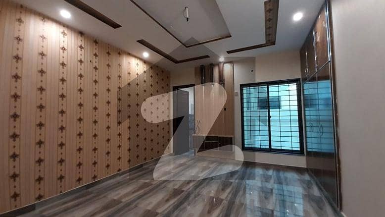 Stunning 1 Kanal Upper Portion In EME Society - Block H Available