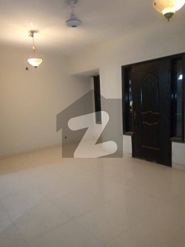 Defence Dha Karachi Phase 8 500 Yards Portion 3 Bedroom Out Class Available