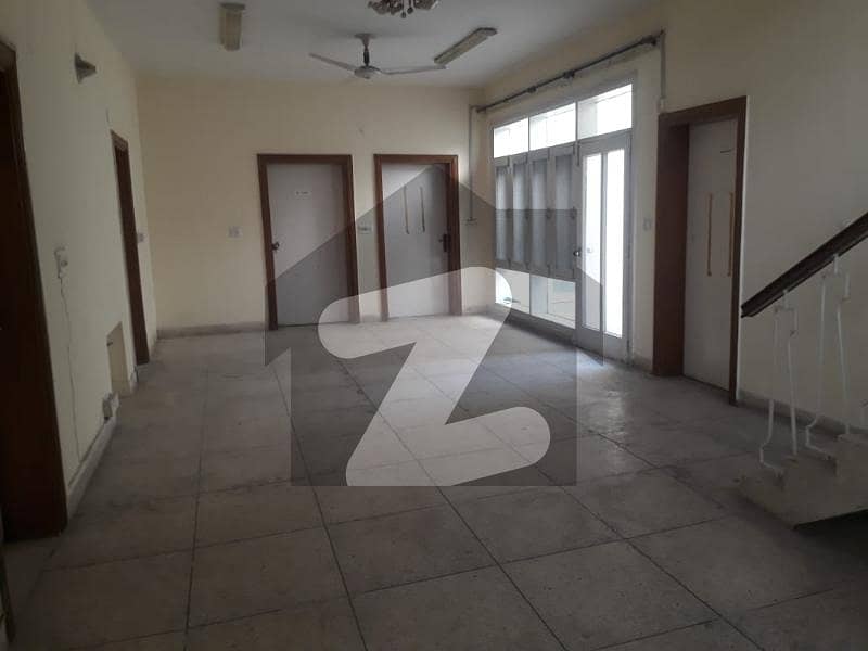 House For Rent 2 Kanal Double Storey 10 Bathroom With Attached Bathroom Cupboards Lawn Plus Car Porch Kitchen University Town