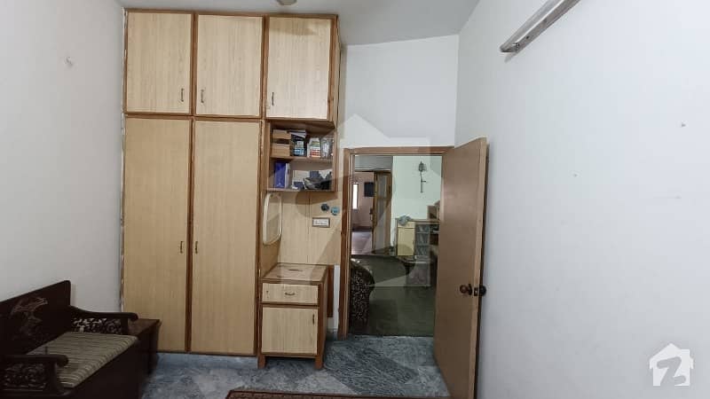 نیواقبال پارک کینٹ کینٹ لاہور میں 3 کمروں کا 6 مرلہ مکان 1.4 کروڑ میں برائے فروخت۔