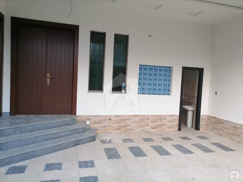 House For Sale Is Readily Available In Prime Location Of Gulistan Colony No 1