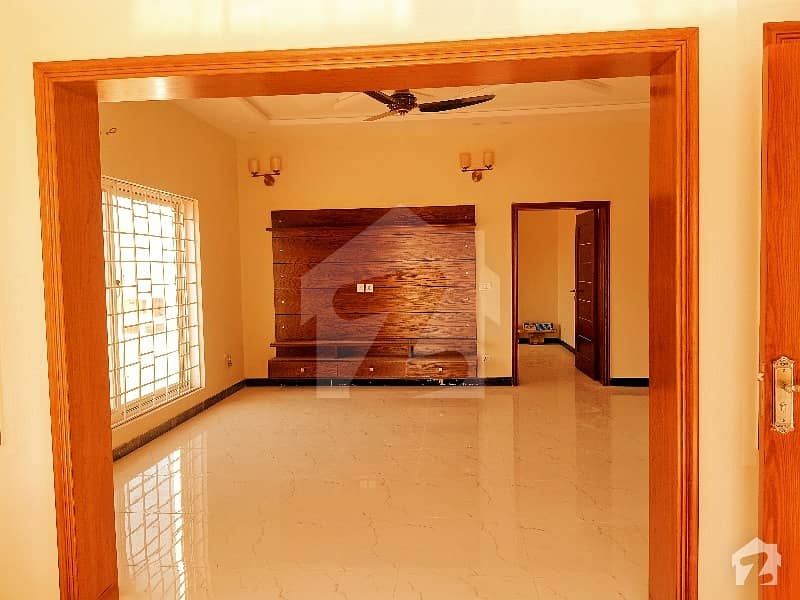 Original Pictures Luxury Brand New House For Rent
