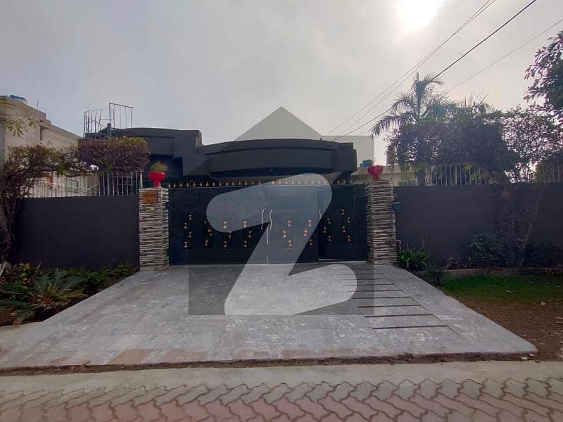 18.5 Marla House Available For Sale In Rajpoot town Canal Road, Lahore.
