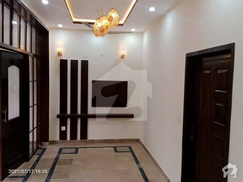 طارق گارڈنز ۔ بلاک ای طارق گارڈنز لاہور میں 5 کمروں کا 10 مرلہ مکان 1.2 لاکھ میں کرایہ پر دستیاب ہے۔