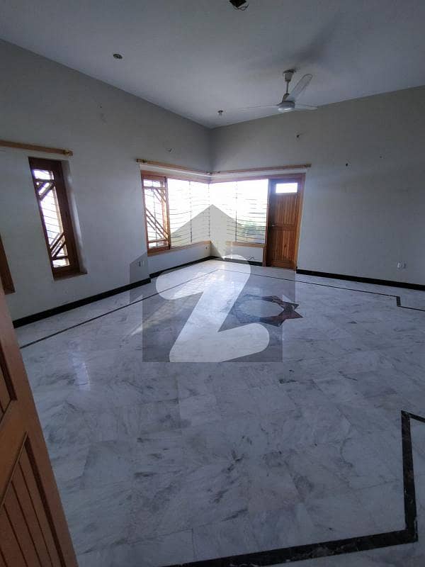 گلشنِ معمار - سیکٹر ڈبلیو گلشنِ معمار گداپ ٹاؤن کراچی میں 4 کمروں کا 1.2 کنال بالائی پورشن 60 ہزار میں کرایہ پر دستیاب ہے۔