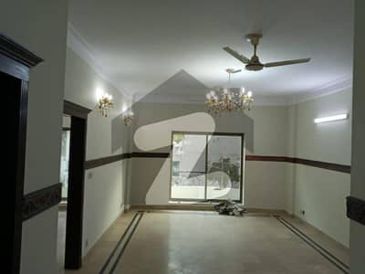 ایف ۔ 11 مرکز ایف ۔ 11 اسلام آباد میں 3 کمروں کا 13 مرلہ فلیٹ 97 ہزار میں کرایہ پر دستیاب ہے۔