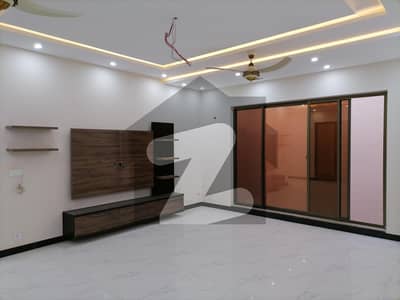 این ایف سی 1 - بلاک ڈی (ایس ای) این ایف سی 1 لاہور میں 6 کمروں کا 10 مرلہ مکان 2.4 کروڑ میں برائے فروخت۔