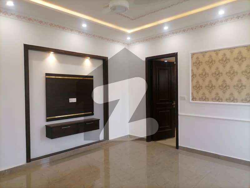 Corner 10 Marla House In Lahore Is Available For sale