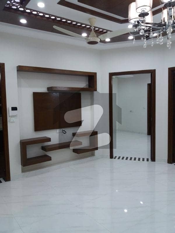 ڈی ایچ اے فیز 2 - بلاک کیو فیز 2 ڈیفنس (ڈی ایچ اے) لاہور میں 3 کمروں کا 3 مرلہ مکان 1.2 کروڑ میں برائے فروخت۔