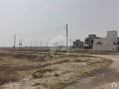 Residential Plot For Grabs In 5 Marla Lahore