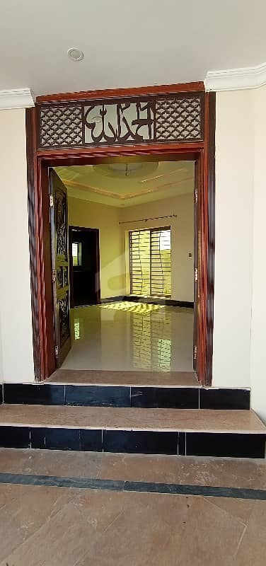 المجید پیراڈایئز رفیع قمر روڈ بہاولپور میں 4 کمروں کا 6 مرلہ مکان 1 کروڑ میں برائے فروخت۔
