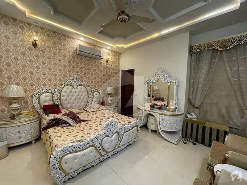 کنال برگ لاہور میں 5 کمروں کا 8 مرلہ مکان 2 کروڑ میں برائے فروخت۔