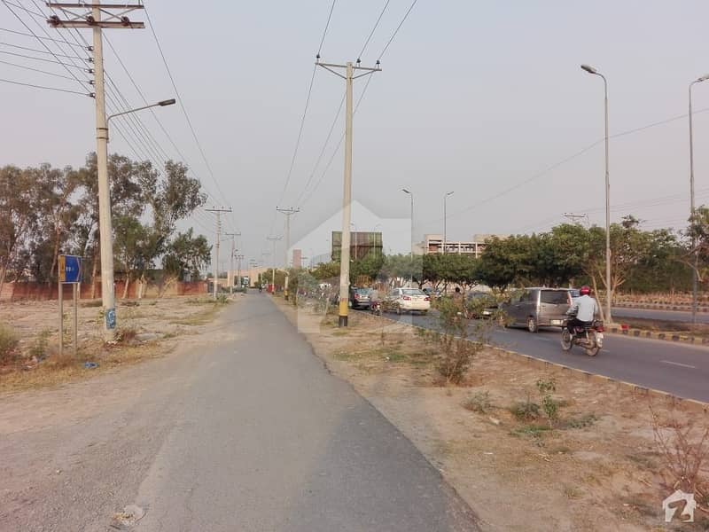 ایل ڈی اے ایوینیو ۔ بلاک سی ایل ڈی اے ایوینیو لاہور میں 10 مرلہ رہائشی پلاٹ 1.06 کروڑ میں برائے فروخت۔