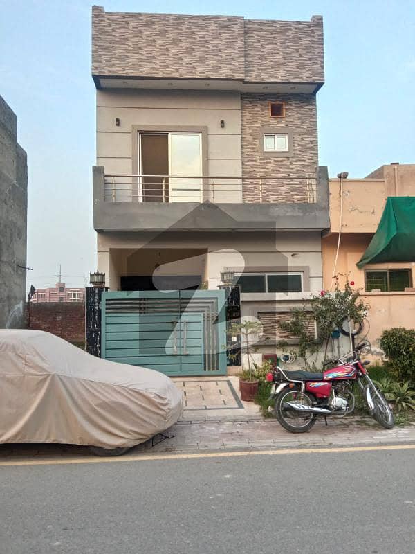 ڈریم گارڈنز ڈیفینس روڈ لاہور میں 3 کمروں کا 3 مرلہ مکان 1.35 کروڑ میں برائے فروخت۔