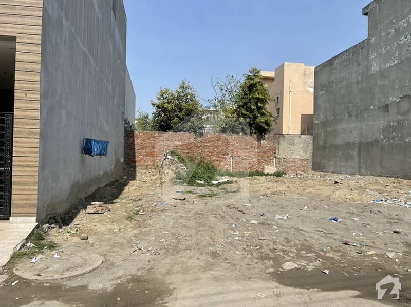 بینکرز کوآپریٹو ہاؤسنگ سوسائٹی لاہور میں 5 مرلہ رہائشی پلاٹ 98 لاکھ میں برائے فروخت۔