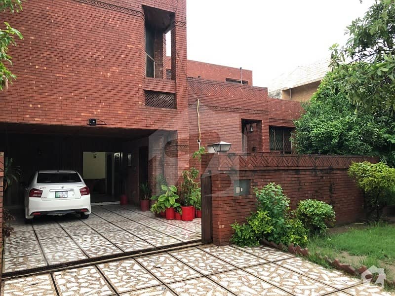 فیصل ٹاؤن ۔ بلاک بی فیصل ٹاؤن لاہور میں 5 کمروں کا 1 کنال مکان 4.35 کروڑ میں برائے فروخت۔