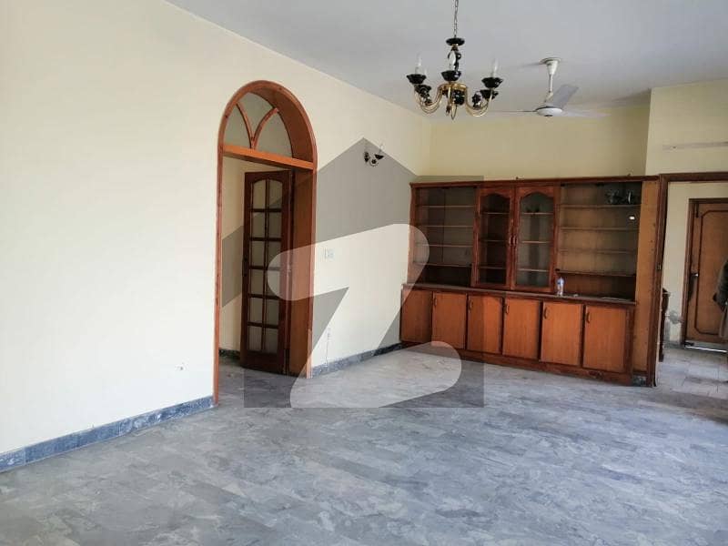 Main Road Upper Portion For Rent - Beautiful Built With Great Margallah View