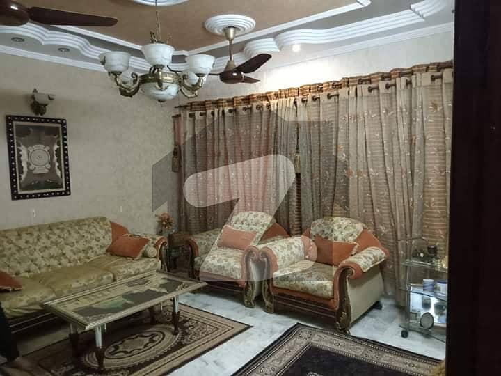 بہادر آباد گلشنِ اقبال ٹاؤن کراچی میں 3 کمروں کا 9 مرلہ فلیٹ 2.5 کروڑ میں برائے فروخت۔