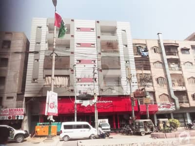 کریم آباد گلبرگ ٹاؤن کراچی میں 3 کمروں کا 7 مرلہ فلیٹ 1.7 کروڑ میں برائے فروخت۔