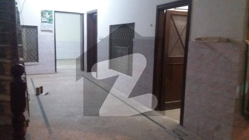 گول چکر ساہیوال میں 4 کمروں کا 5 مرلہ مکان 1.65 کروڑ میں برائے فروخت۔