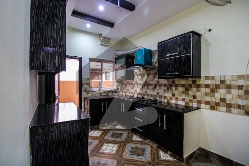 رِنگ روڈ پشاور میں 11 کمروں کا 1 کنال مکان 3.99 کروڑ میں برائے فروخت۔