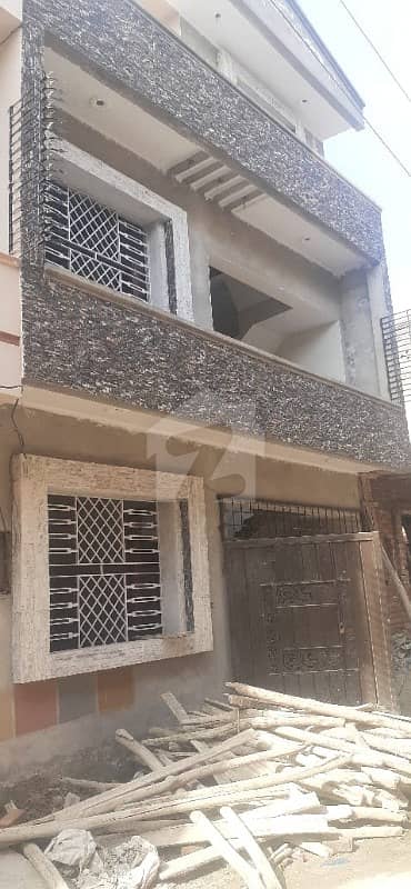 صادق آباد راولپنڈی میں 4 کمروں کا 4 مرلہ مکان 1.75 کروڑ میں برائے فروخت۔