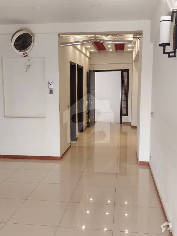 کلفٹن ۔ بلاک 8 کلفٹن کراچی میں 3 کمروں کا 10 مرلہ فلیٹ 1.25 لاکھ میں کرایہ پر دستیاب ہے۔