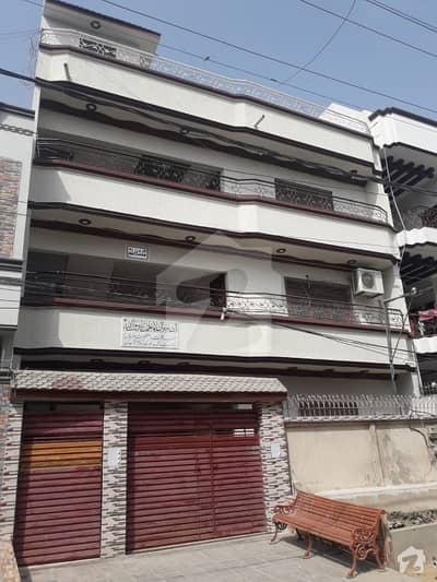 میٹروول کالونی - بلاک 1/4 میٹروول کالونی کراچی میں 10 کمروں کا 10 مرلہ مکان 4 کروڑ میں برائے فروخت۔