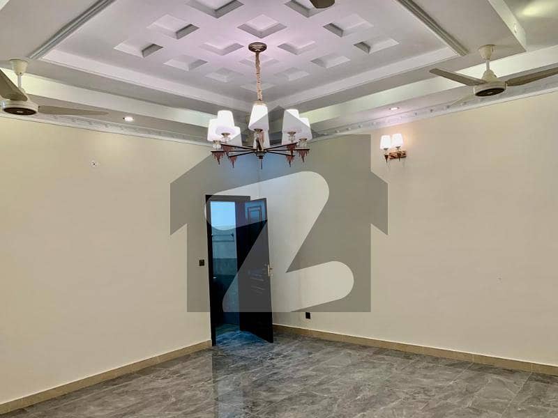 زراج سکیم ۔ سیکٹر اے زراج ہاؤسنگ سکیم اسلام آباد میں 4 کمروں کا 12 مرلہ مکان 4.25 کروڑ میں برائے فروخت۔