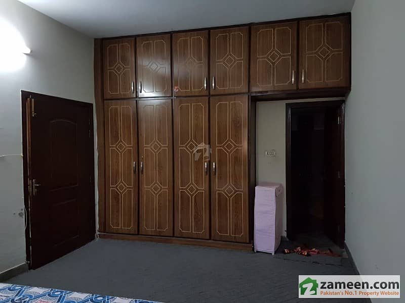 Banigala Good Location 1. 5 Kanal    Lower Portion   For Rent