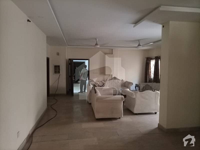Flat Almost Brand New 2 Bed Marble Flooring