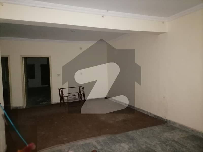 علامہ اقبال ٹاؤن ۔ نیلم بلاک علامہ اقبال ٹاؤن لاہور میں 2 کمروں کا 6 مرلہ مکان 2 کروڑ میں برائے فروخت۔