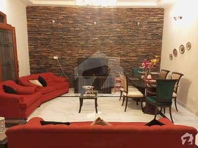 کنال برگ لاہور میں 5 کمروں کا 10 مرلہ مکان 3 کروڑ میں برائے فروخت۔