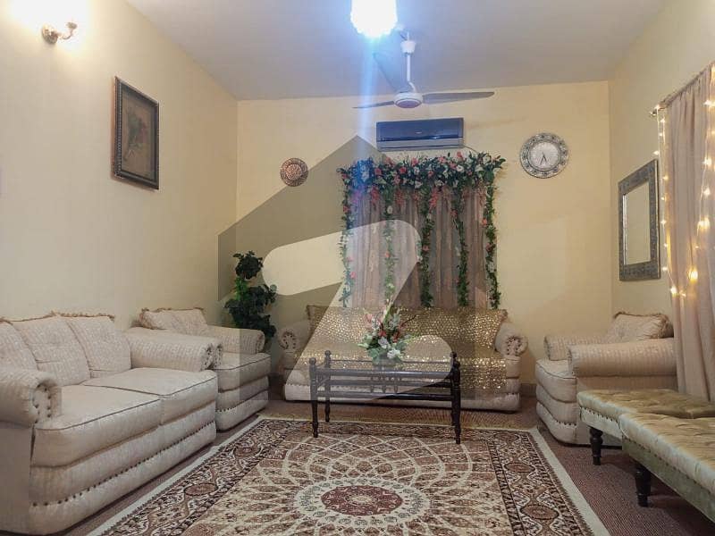 نارتھ ناظم آباد ۔ بلاک ٹی نارتھ ناظم آباد کراچی میں 6 کمروں کا 8 مرلہ مکان 2.5 کروڑ میں برائے فروخت۔