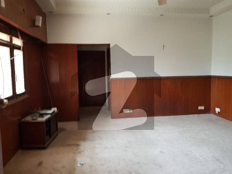 Corner 550 Yards House With Lift N Solar System For Rent Dha Phase 1