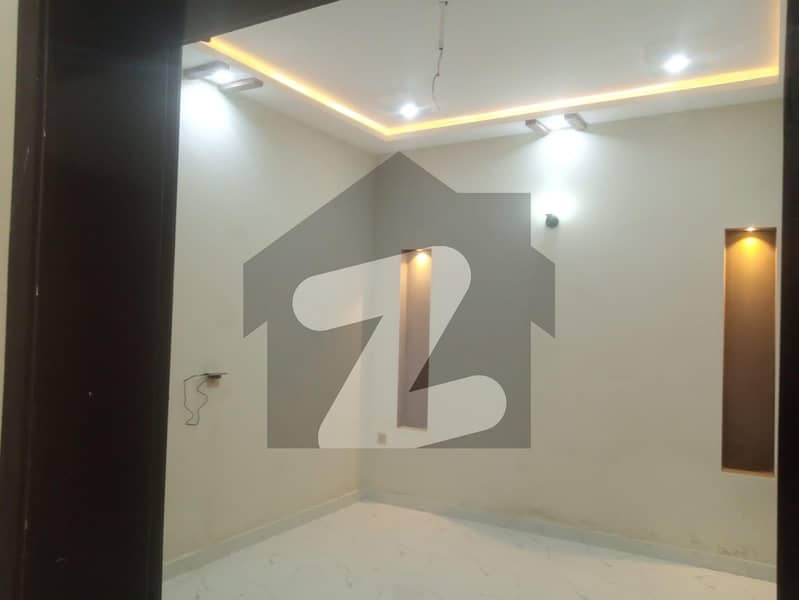 گرین ایوینیو ہاؤسنگ سوسائٹی کینٹ لاہور میں 3 کمروں کا 3 مرلہ مکان 90 لاکھ میں برائے فروخت۔