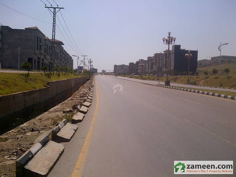 A Block Phase 8 Bahria Town Plot # 704 Expresssway Boulevard 20marla, Ideal Investment