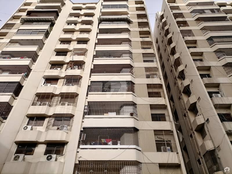 فریرے ٹاؤن کراچی میں 4 کمروں کا 16 مرلہ پینٹ ہاؤس 5.5 کروڑ میں برائے فروخت۔